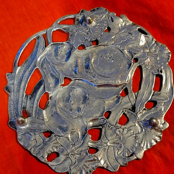 Arthur court bunnies trivet - Picture 2 of 4